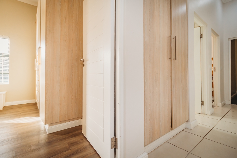 4 Bedroom Property for Sale in Kraaibosch Manor Western Cape